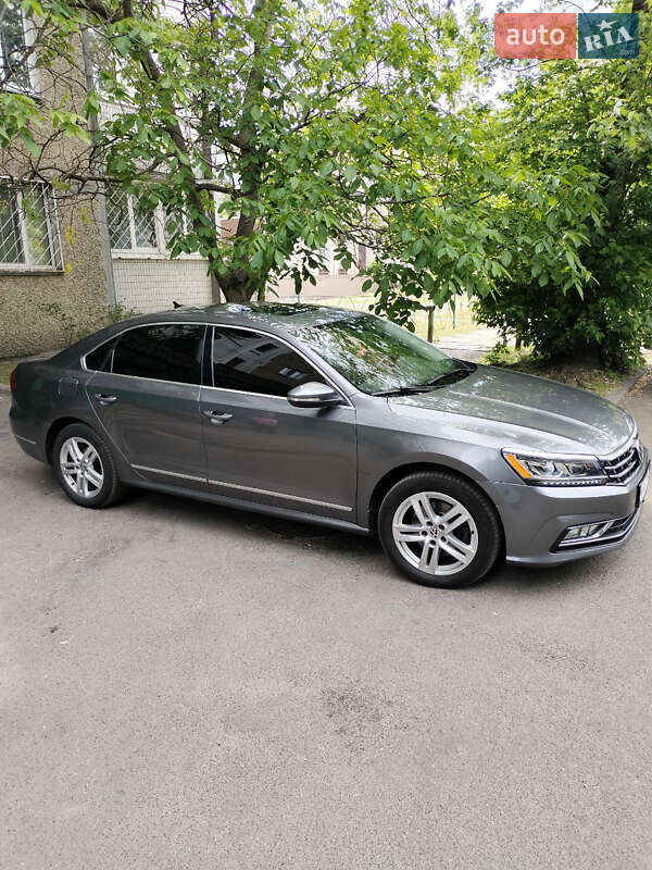 Седан Volkswagen Passat 2016 в Киеве