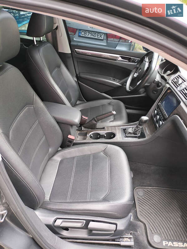 Седан Volkswagen Passat 2016 в Киеве