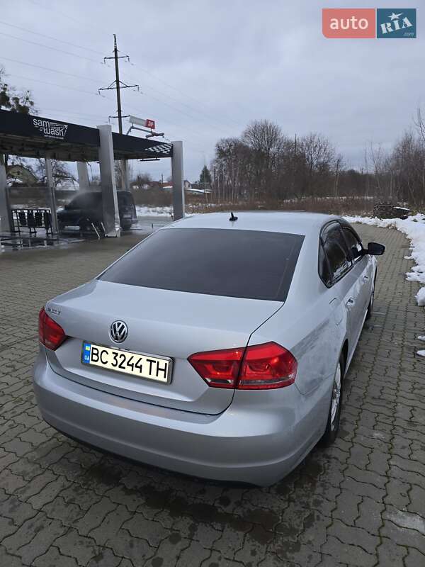 Седан Volkswagen Passat 2012 в Стрые