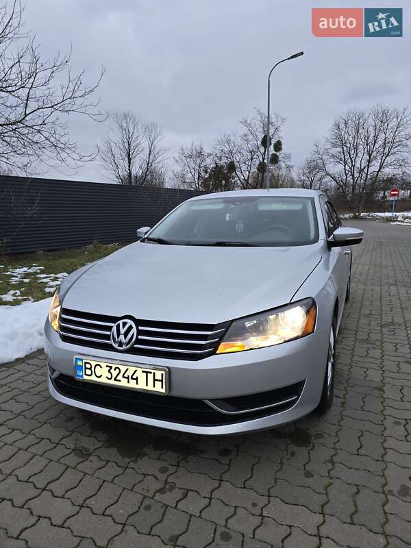 Седан Volkswagen Passat 2012 в Стрые