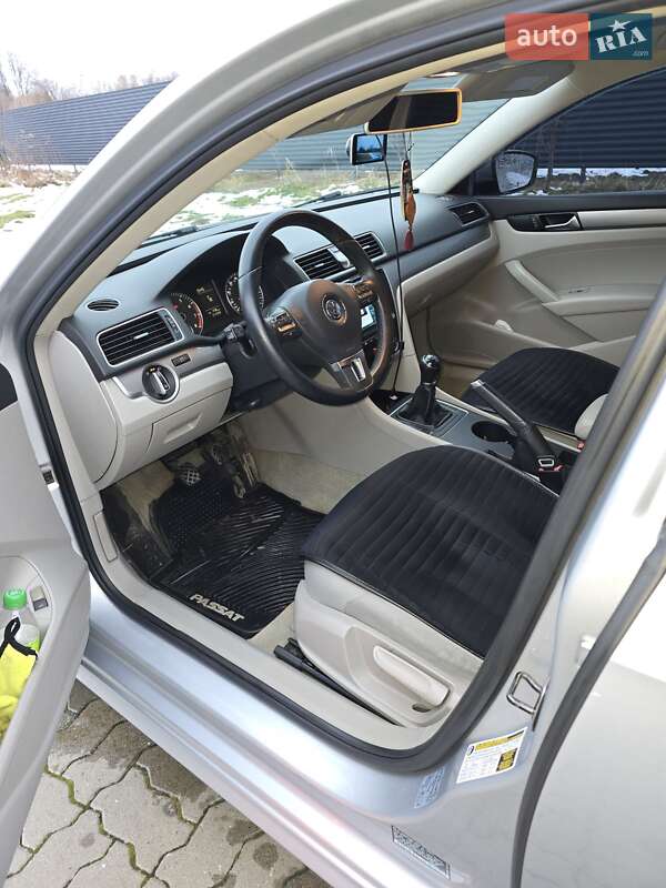 Седан Volkswagen Passat 2012 в Стрые