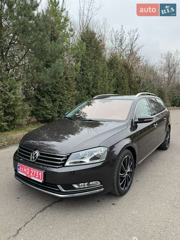 Універсал Volkswagen Passat 2012 в Рівному
