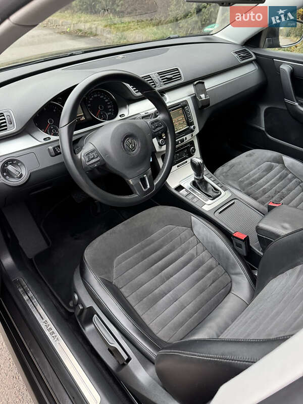 Універсал Volkswagen Passat 2012 в Рівному
