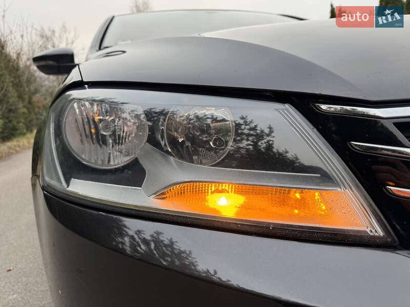 Універсал Volkswagen Passat 2012 в Рівному