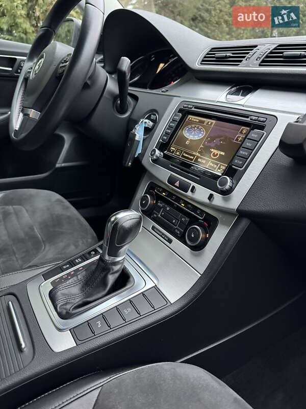 Універсал Volkswagen Passat 2012 в Рівному