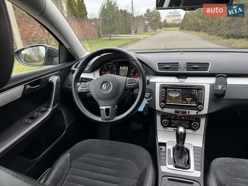 Універсал Volkswagen Passat 2012 в Рівному