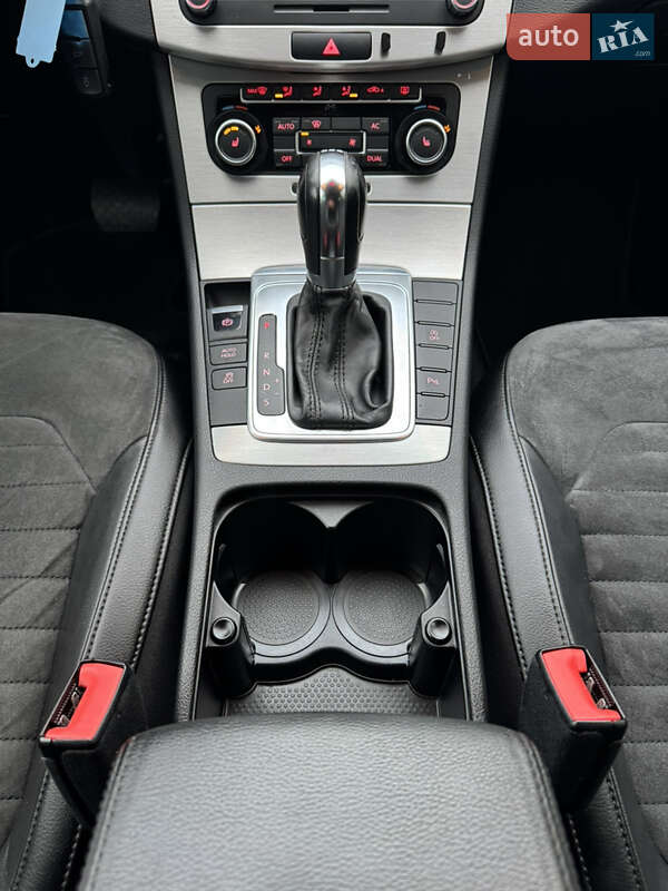 Універсал Volkswagen Passat 2012 в Рівному