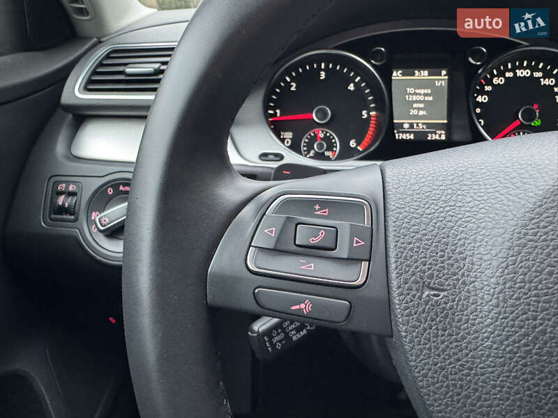 Універсал Volkswagen Passat 2012 в Рівному