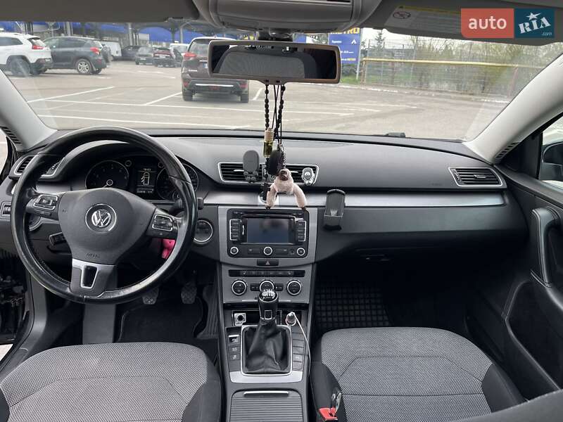 Универсал Volkswagen Passat 2012 в Ивано-Франковске