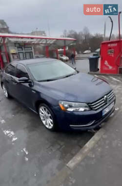 Седан Volkswagen Passat 2014 в Львові
