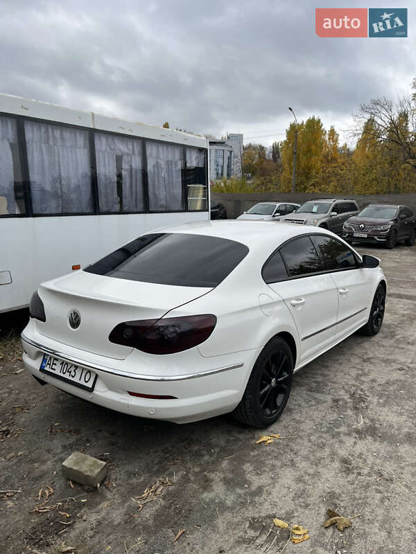 Седан Volkswagen Passat 2010 в Днепре