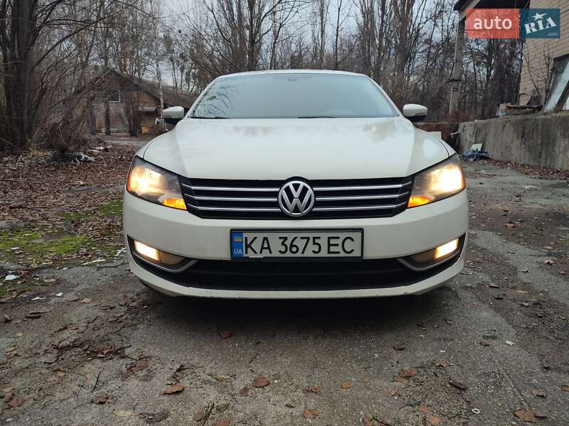Седан Volkswagen Passat 2012 в Киеве