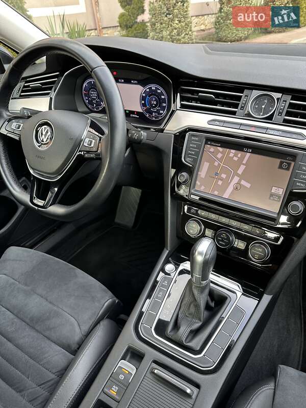 Седан Volkswagen Passat 2016 в Стрые