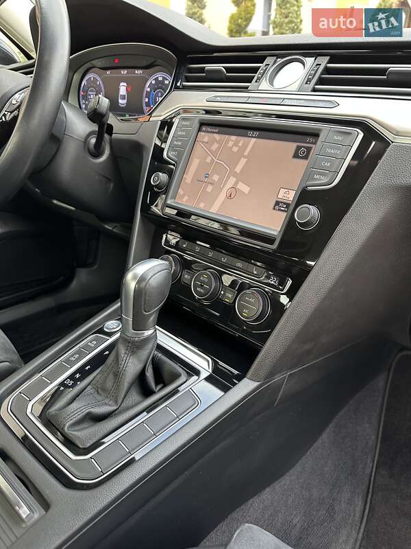 Седан Volkswagen Passat 2016 в Стрые