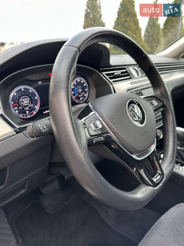 Седан Volkswagen Passat 2016 в Стрые