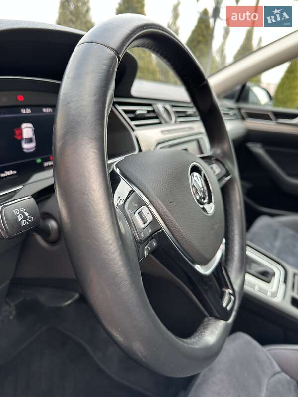 Седан Volkswagen Passat 2016 в Стрые