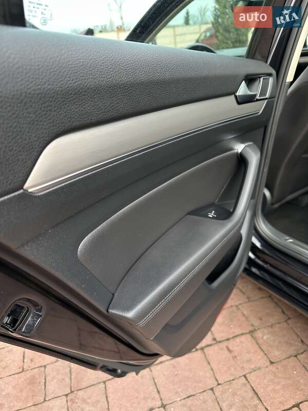 Седан Volkswagen Passat 2016 в Стрые