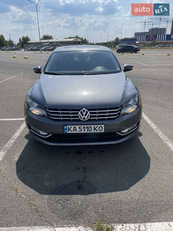 Седан Volkswagen Passat 2013 в Киеве