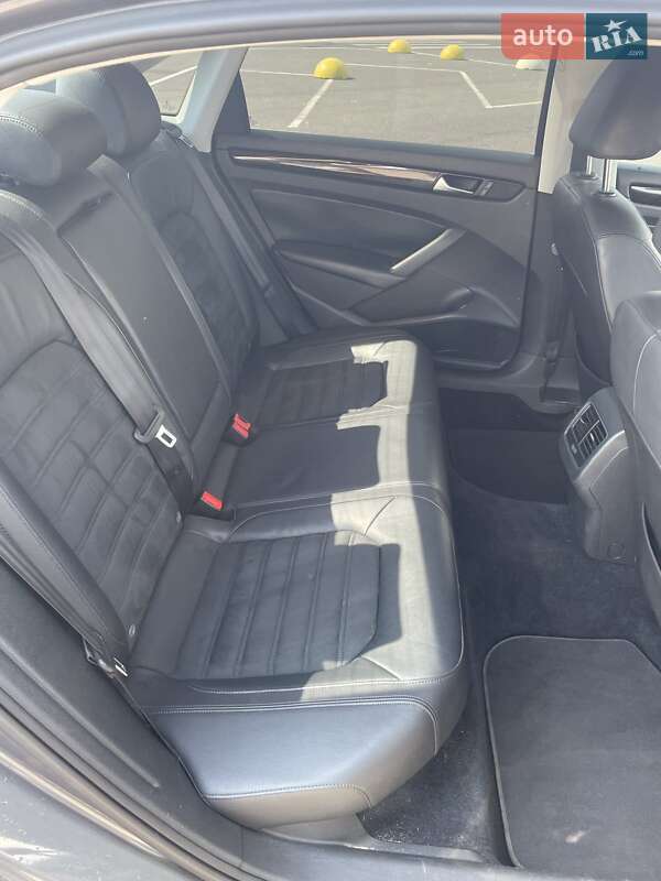 Седан Volkswagen Passat 2013 в Киеве