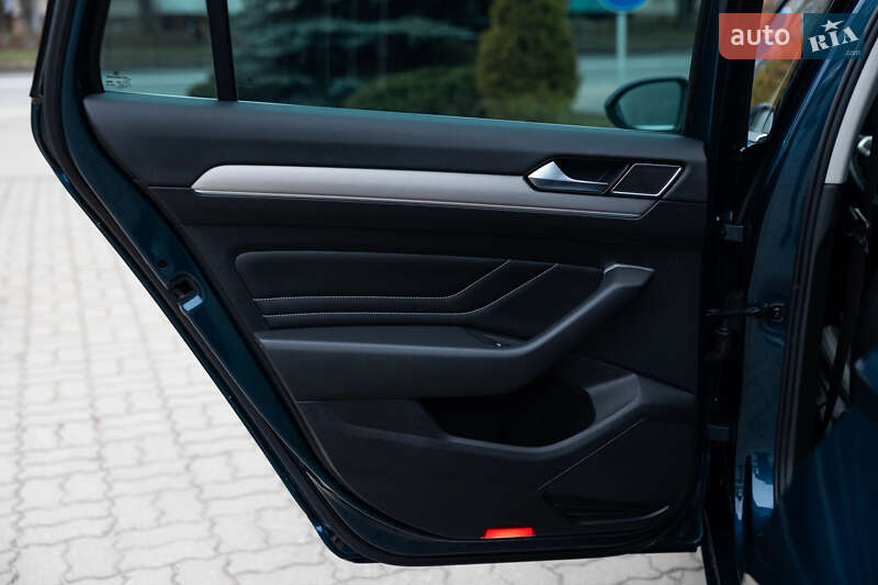 Универсал Volkswagen Passat 2021 в Луцке