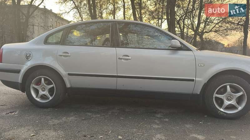 Седан Volkswagen Passat 1999 в Харькове