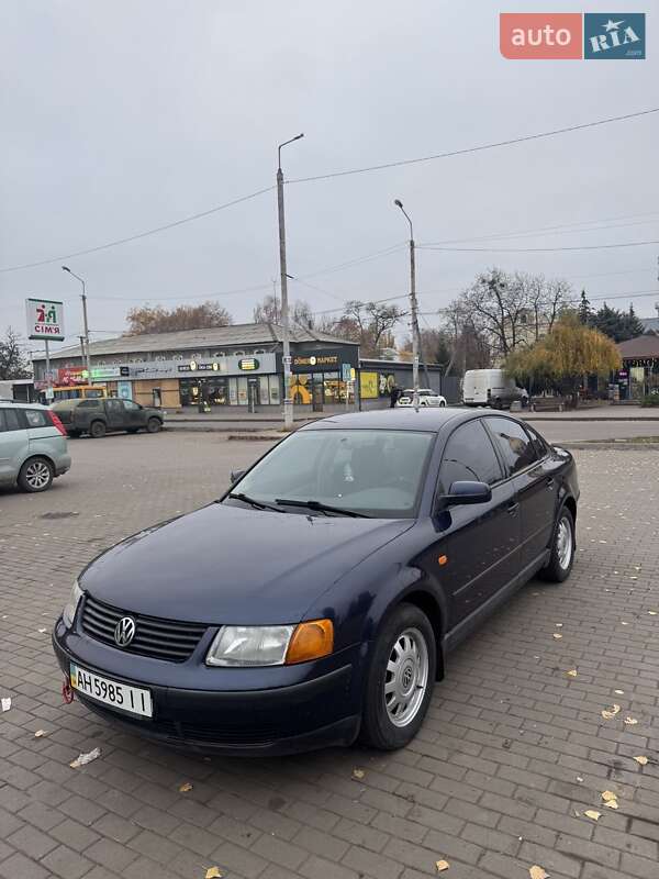 Седан Volkswagen Passat 1996 в Славянске