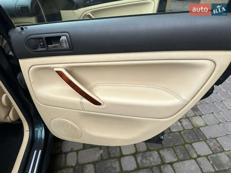 Седан Volkswagen Passat 2003 в Черновцах