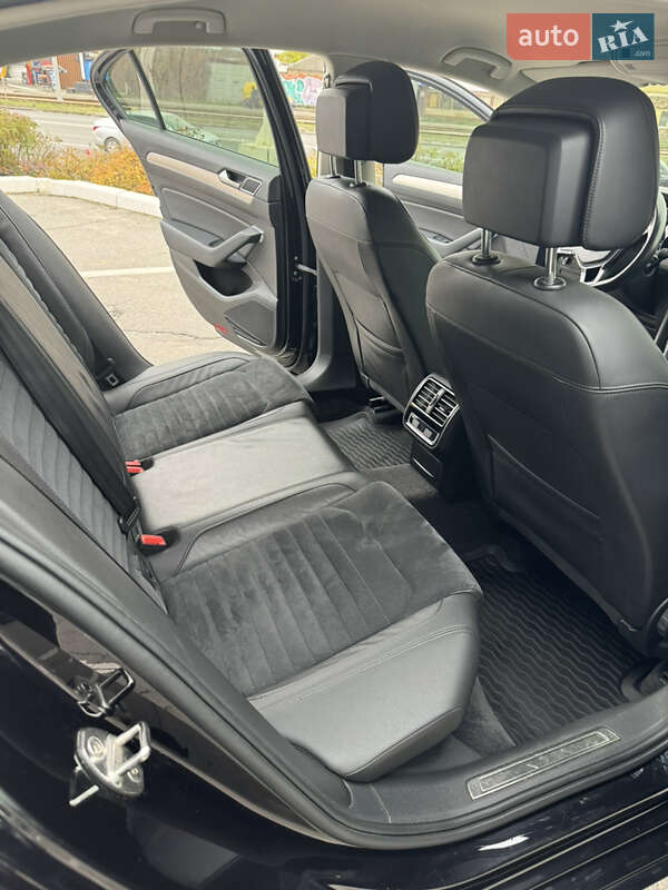 Седан Volkswagen Passat 2017 в Харькове