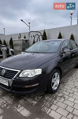 Седан Volkswagen Passat 2005 в Івано-Франківську