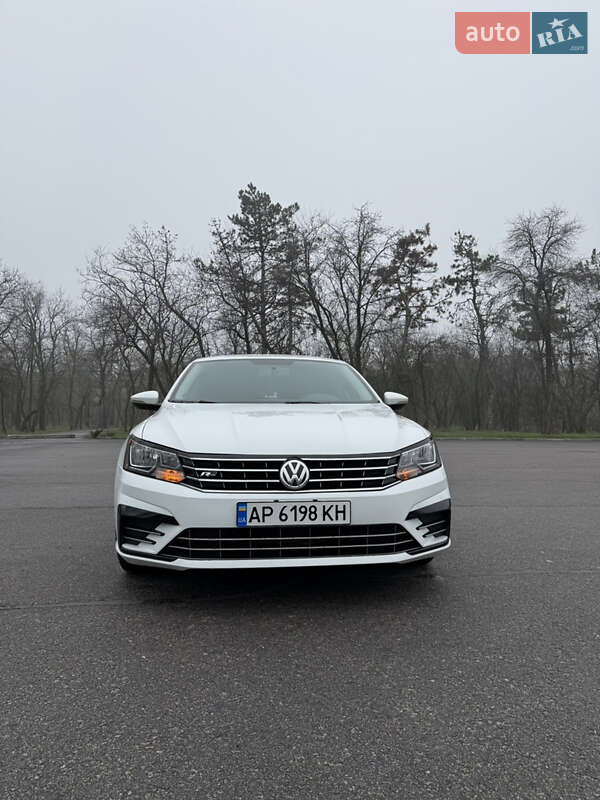 Седан Volkswagen Passat 2017 в Запорожье