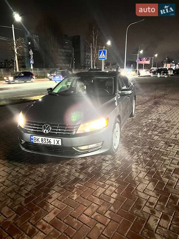 Седан Volkswagen Passat 2013 в Ровно