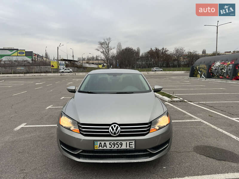 Седан Volkswagen Passat 2012 в Киеве