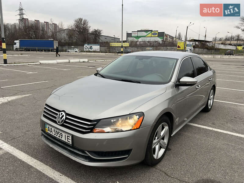 Седан Volkswagen Passat 2012 в Киеве