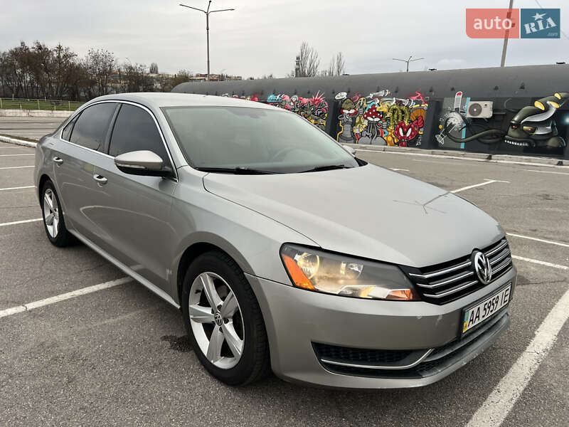 Седан Volkswagen Passat 2012 в Киеве