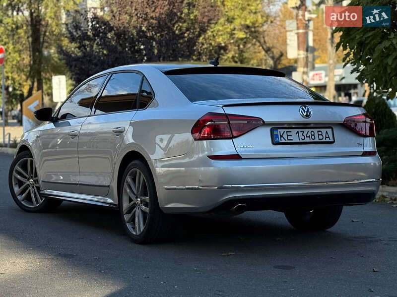 Седан Volkswagen Passat 2018 в Днепре