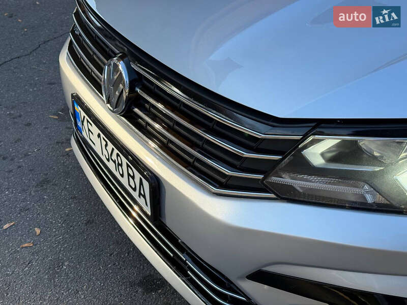 Седан Volkswagen Passat 2018 в Днепре