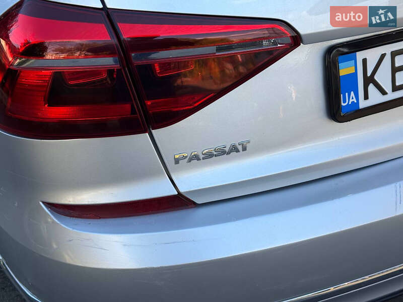 Седан Volkswagen Passat 2018 в Днепре