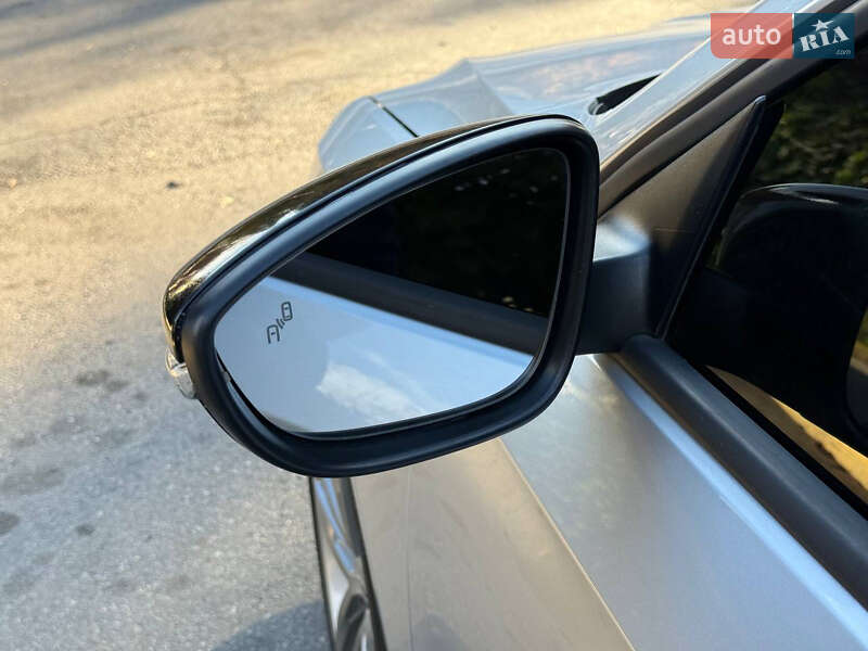 Седан Volkswagen Passat 2018 в Днепре