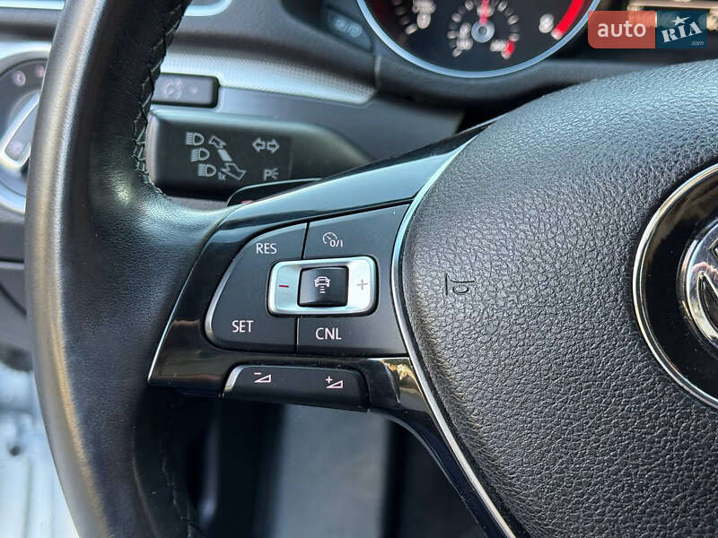 Седан Volkswagen Passat 2018 в Днепре