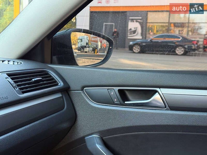 Седан Volkswagen Passat 2018 в Днепре