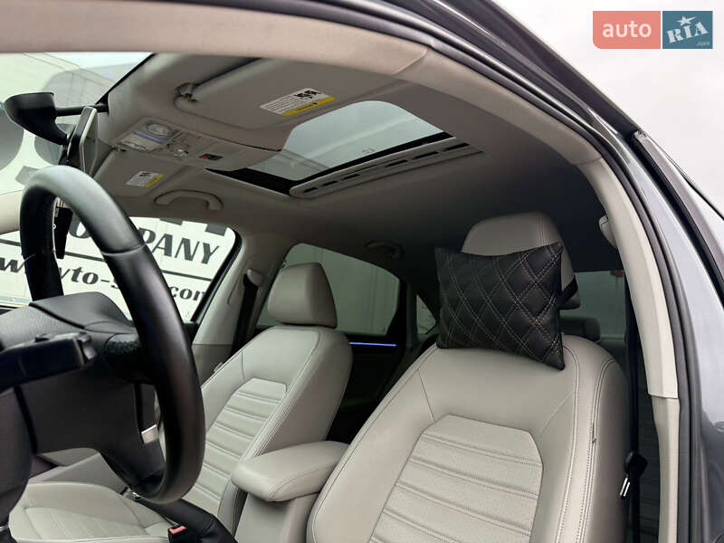 Седан Volkswagen Passat 2014 в Киеве