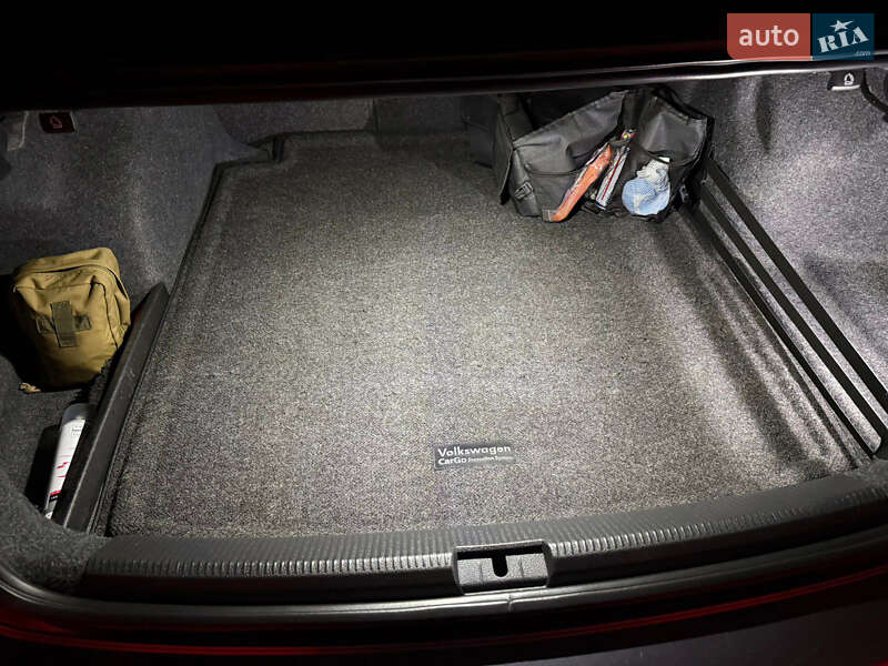 Седан Volkswagen Passat 2014 в Киеве