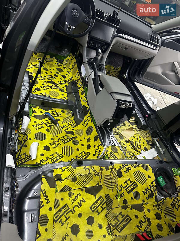 Седан Volkswagen Passat 2014 в Киеве