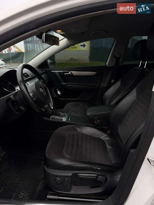 Седан Volkswagen Passat 2011 в Киеве