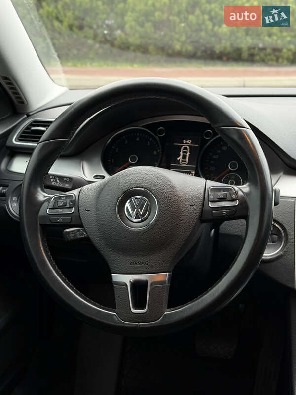 Седан Volkswagen Passat 2011 в Киеве