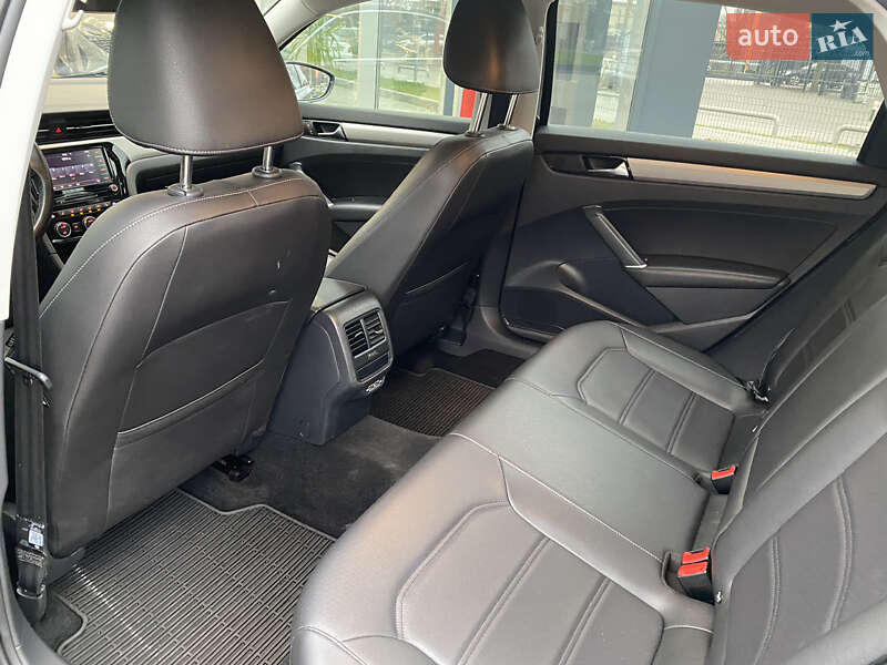 Седан Volkswagen Passat 2020 в Одессе