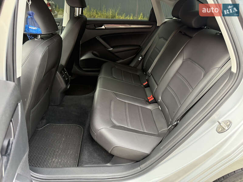 Седан Volkswagen Passat 2020 в Житомирі