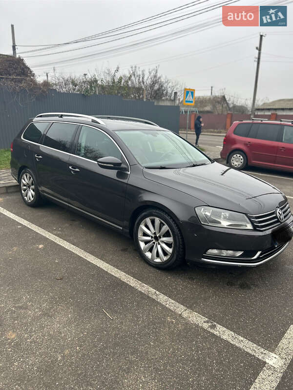 Универсал Volkswagen Passat 2011 в Хотове