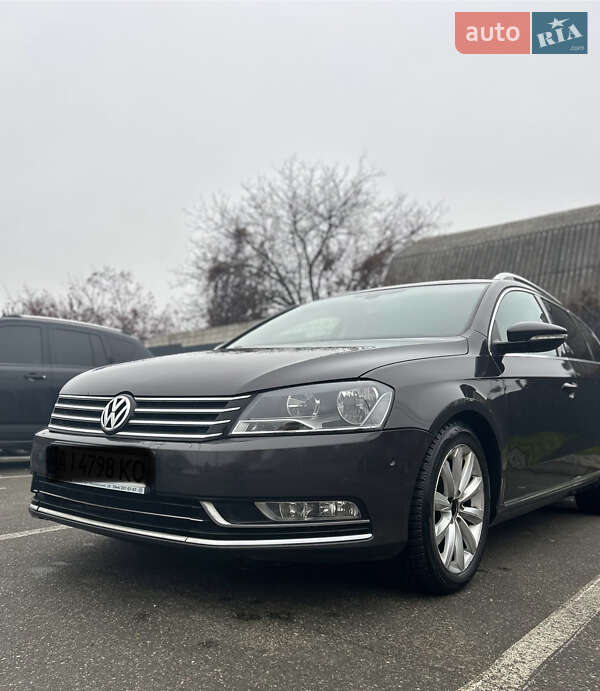 Универсал Volkswagen Passat 2011 в Хотове