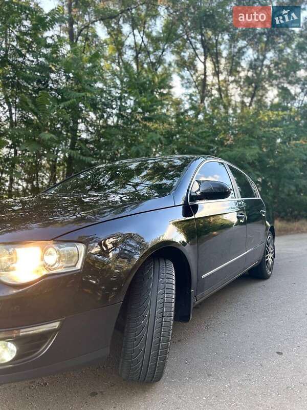 Седан Volkswagen Passat 2006 в Днепре